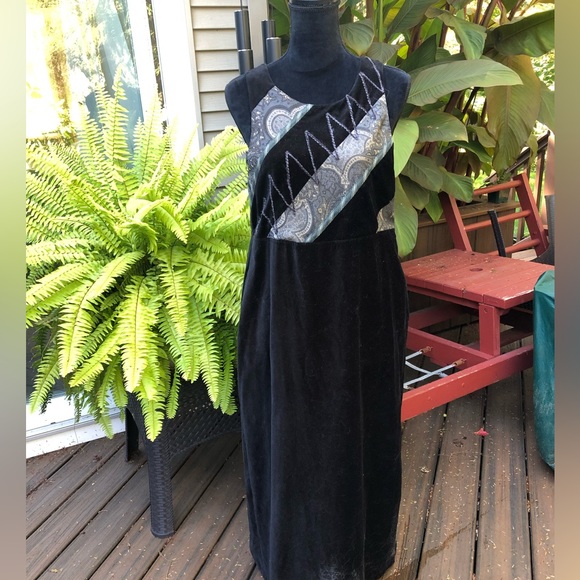 🖤🖤🖤 Black Velvet Jumper with Embellished Bodice 🖤🖤🖤 - Picture 4 of 8